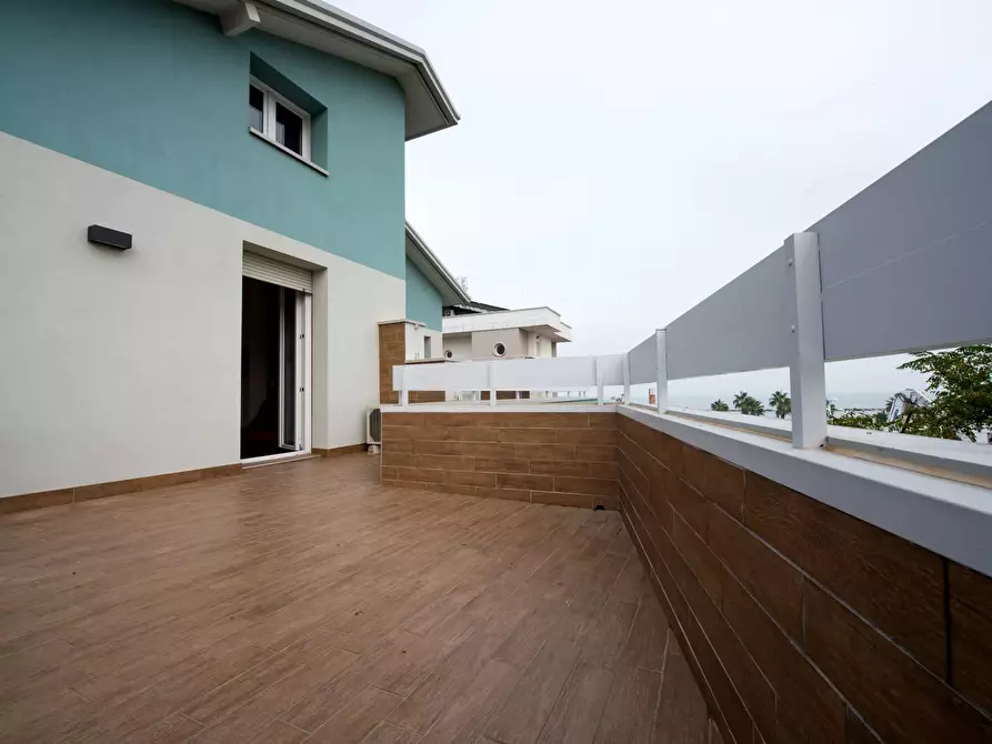 Immagine 37 di Casa trifamiliare in vendita  a Cattolica