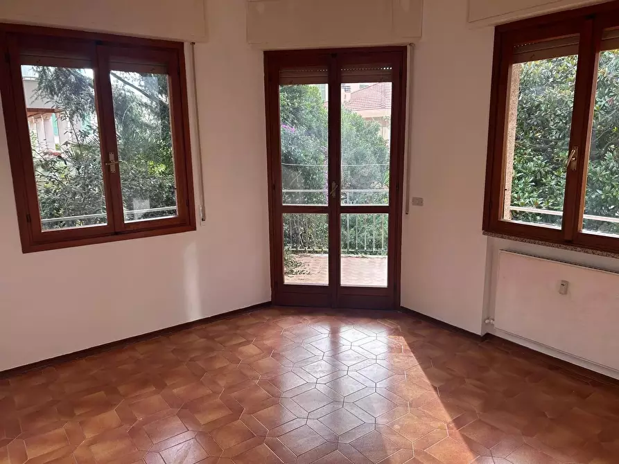 Immagine 1 di Casa trifamiliare in vendita  a Bordighera