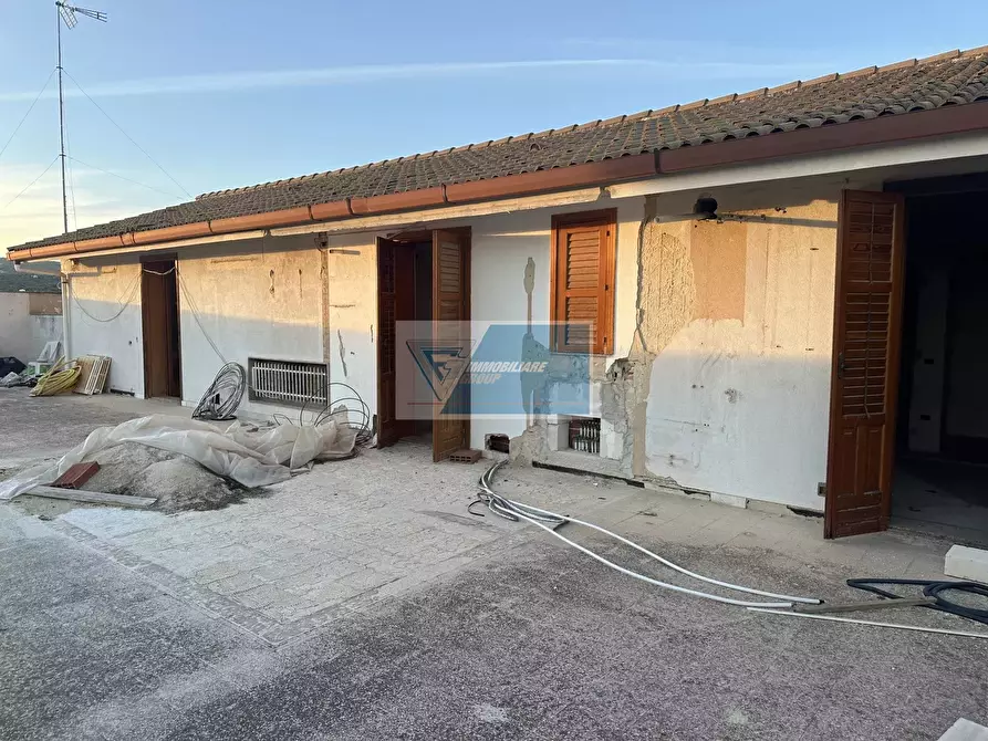 Immagine 2 di Casa trifamiliare in vendita  in Via Roma a Noto
