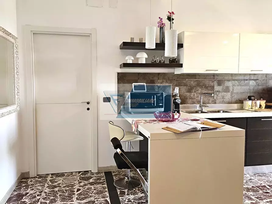 Immagine 10 di Casa trifamiliare in vendita  in Viale Teracati, 110 a Siracusa