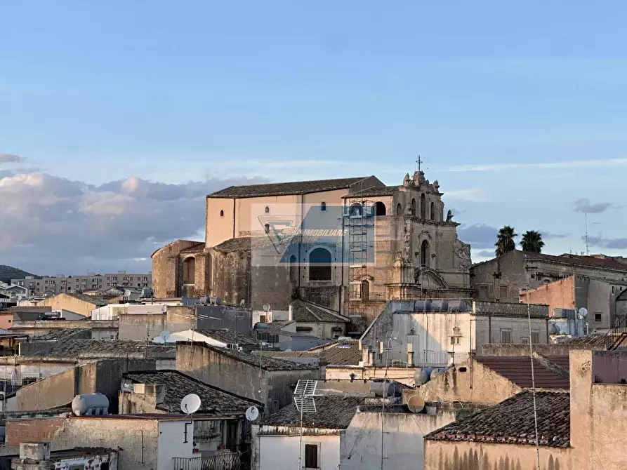 Immagine 5 di Casa trifamiliare in vendita  in Via Roma a Noto
