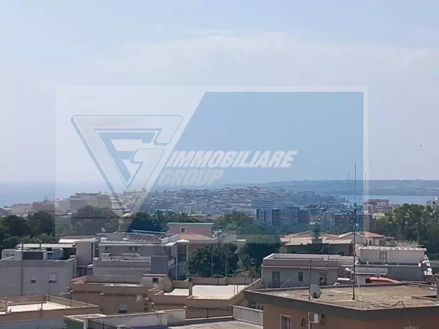 Immagine 1 di Casa trifamiliare in vendita  in Via Necropoli Grotticelle a Siracusa