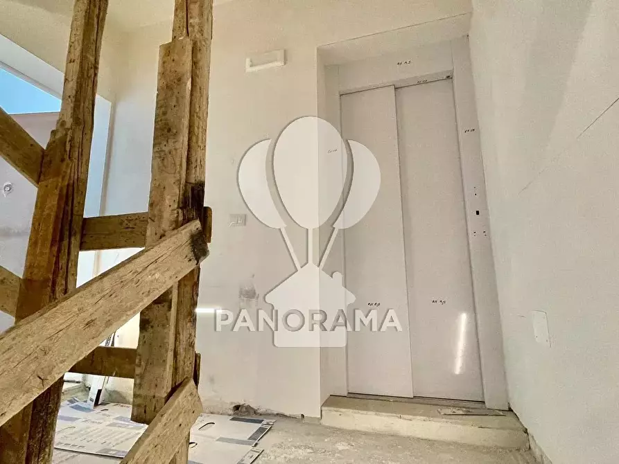 Immagine 10 di Casa trifamiliare in vendita  in via pertini a Alcamo