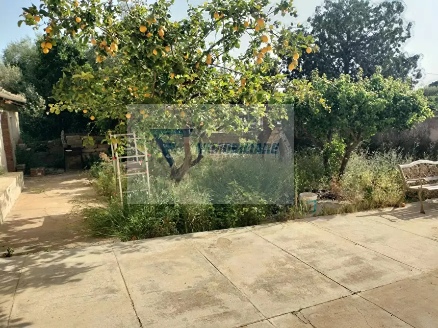 Immagine 1 di Casa trifamiliare in vendita  in Via Siracusa a Siracusa