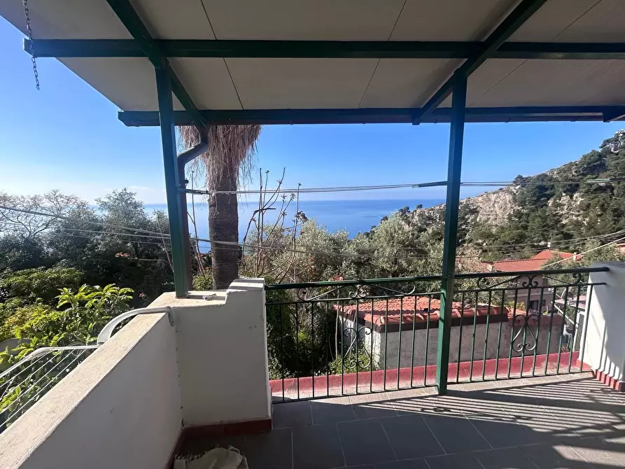 Immagine 1 di Casa trifamiliare in vendita  a Ventimiglia