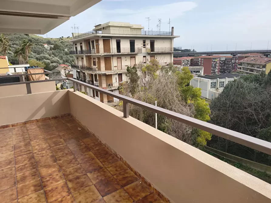 Immagine 1 di Casa trifamiliare in vendita  a Messina