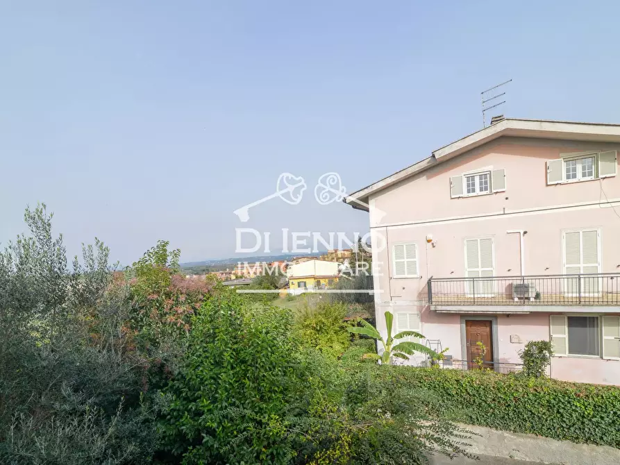 Immagine 31 di Casa trifamiliare in vendita  in Via Riserva del Bagno, 10 a Roma