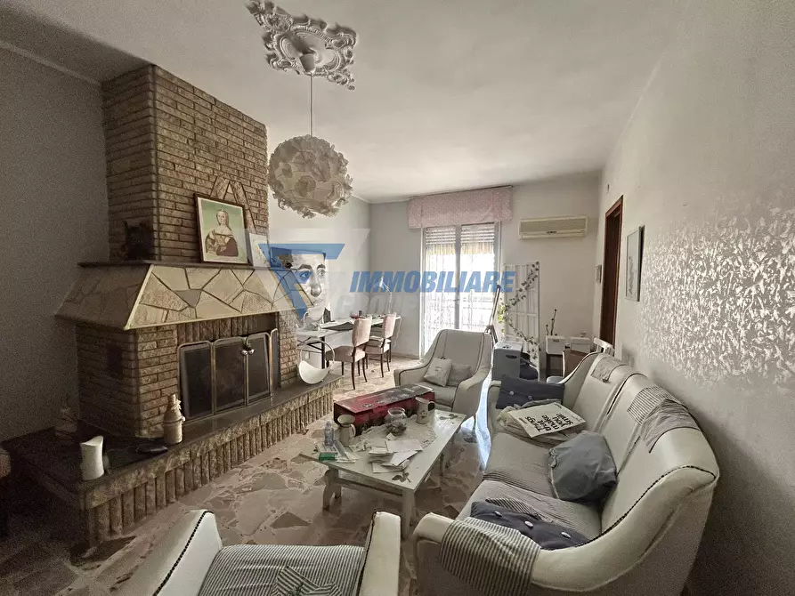 Immagine 1 di Casa trifamiliare in vendita  in Via Vincenzo Bellini a Floridia