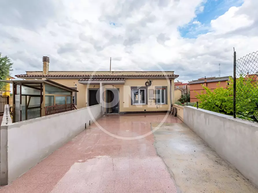 Immagine 1 di Casa trifamiliare in vendita  in Via Girolamo Bellarmati a Roma