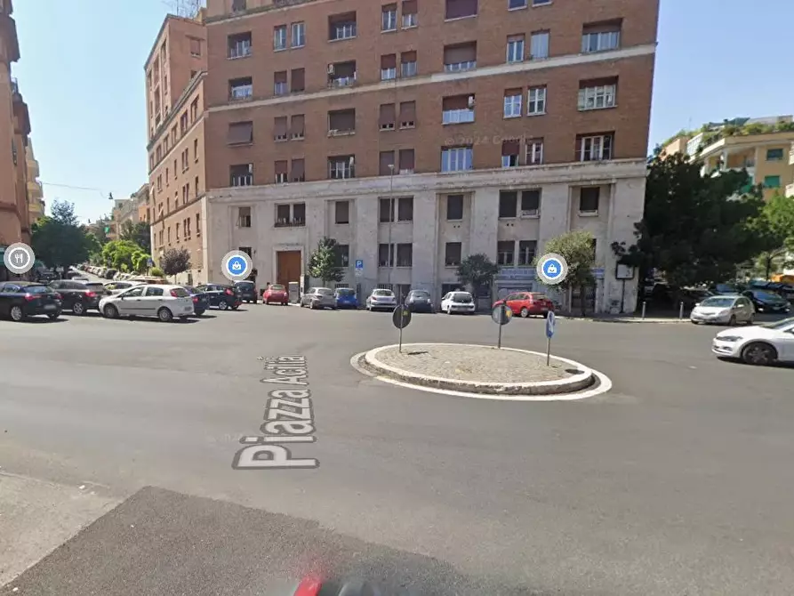 Immagine 2 di Casa trifamiliare in vendita  in Piazza Acilia a Roma