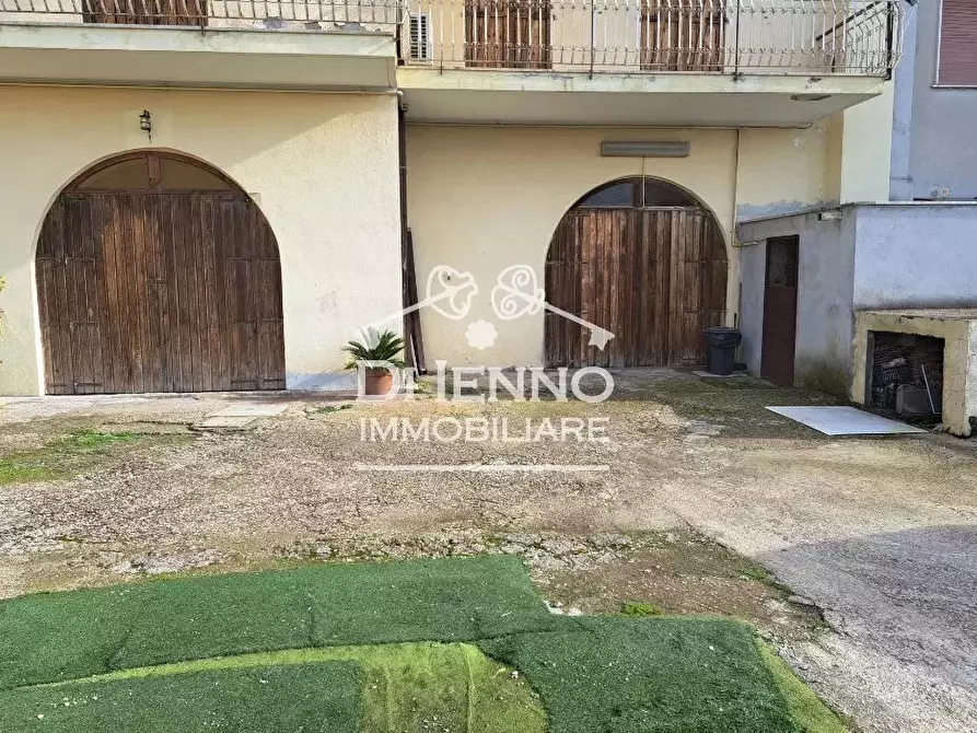 Immagine 2 di Casa trifamiliare in vendita  a Canale Monterano