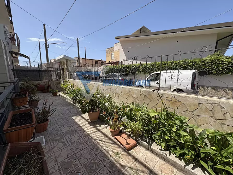 Immagine 12 di Casa trifamiliare in vendita  in Via Chiaramonte Gulfi a Siracusa