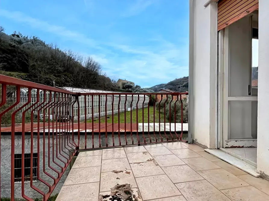Immagine 26 di Casa trifamiliare in vendita  in Via Brigata Berto San Salvatore a Avegno