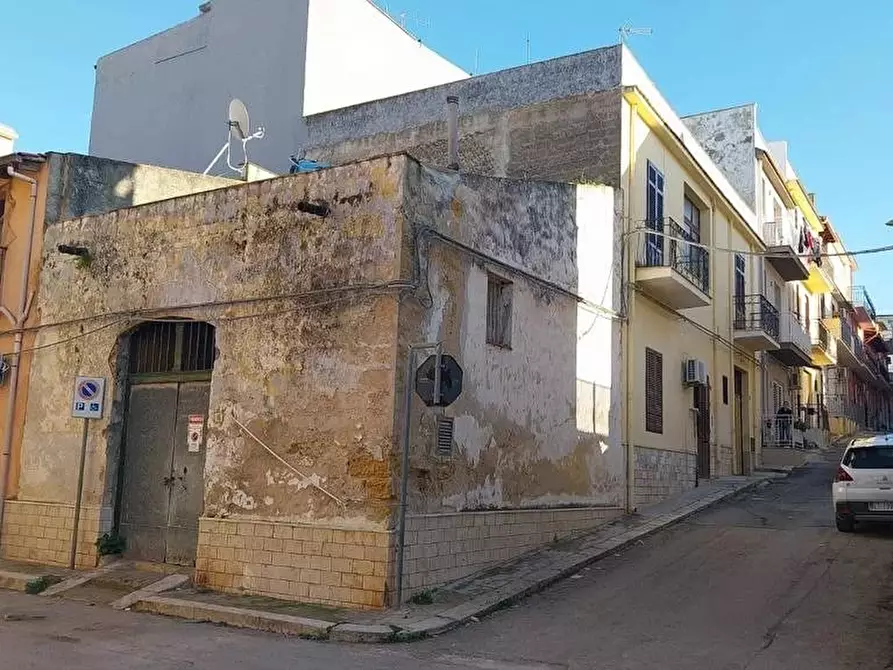 Immagine 1 di Casa bifamiliare in vendita  in via vittorio emanuele orlando a Balestrate