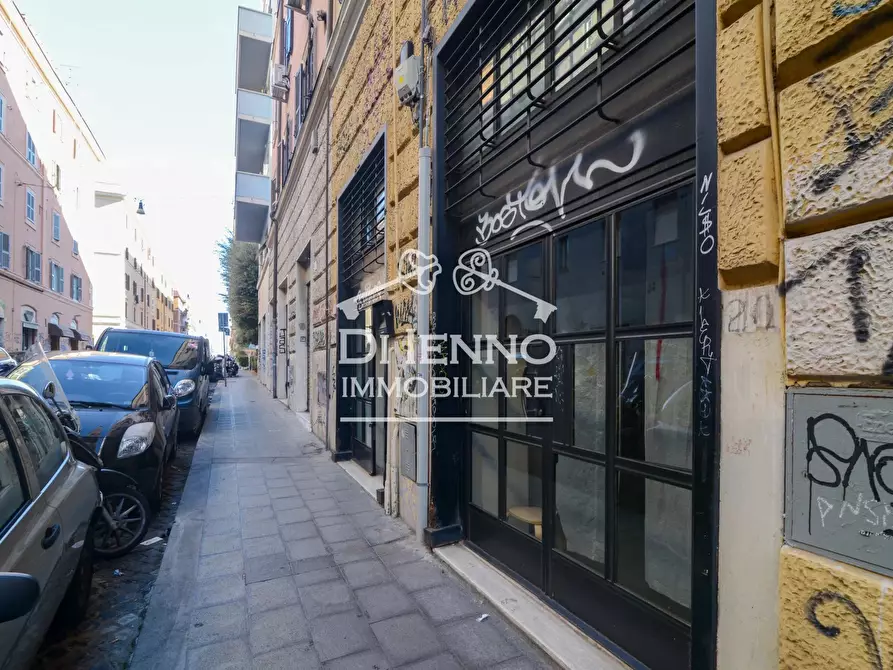 Immagine 28 di Attico in vendita  in Via dei Marsi a Roma