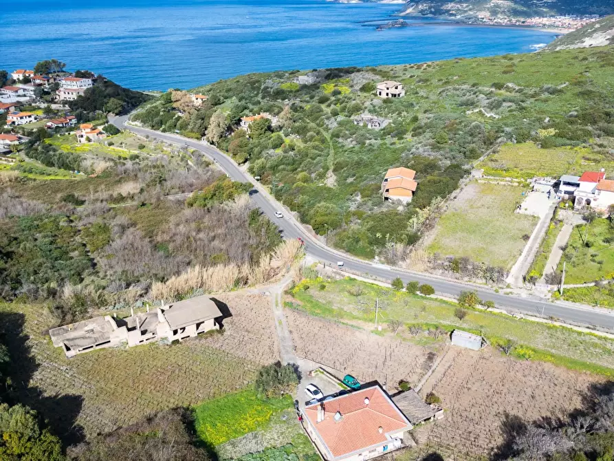 Immagine 1 di Casa trifamiliare in vendita  in Strada Comunale Magomadas - Turas a Birori