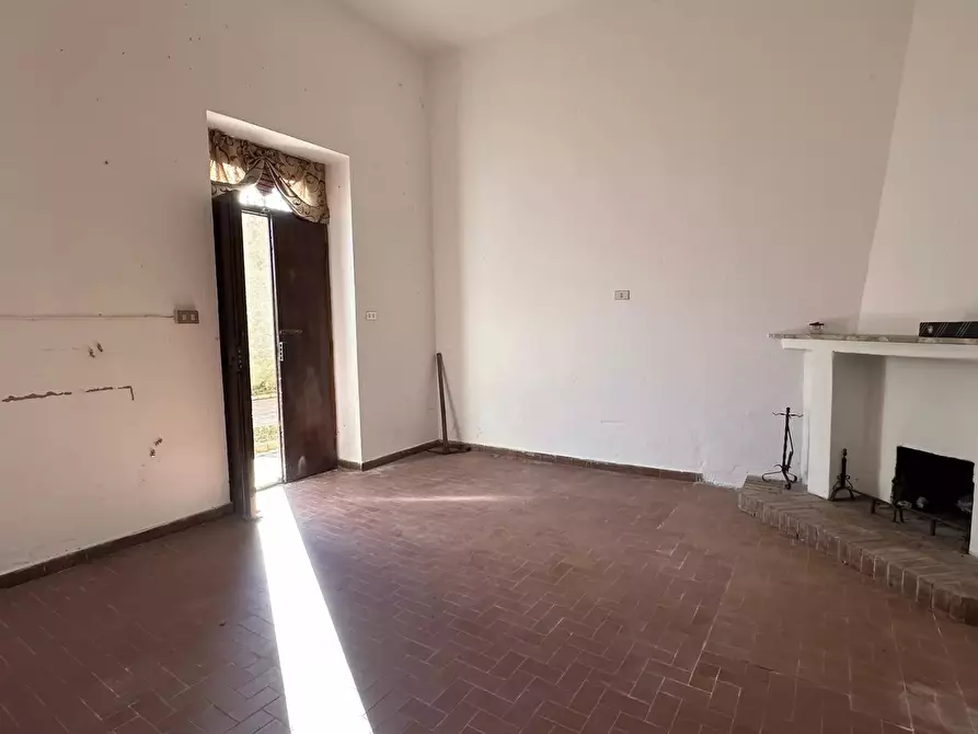 Immagine 3 di Casa trifamiliare in vendita  in Viale della Repubblica, 34 a Altomonte
