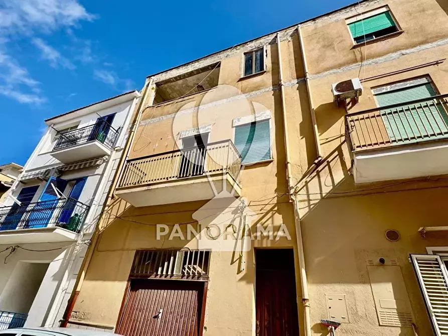 Immagine 1 di Casa trifamiliare in vendita  in Via Principe Amedeo a Balestrate