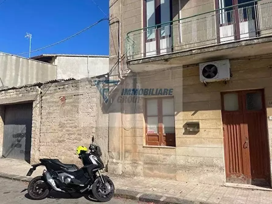 Immagine 3 di Casa trifamiliare in vendita  in Via Siracusa a Siracusa