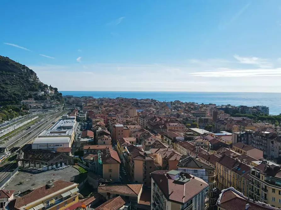 Immagine 38 di Casa trifamiliare in vendita  a Ventimiglia