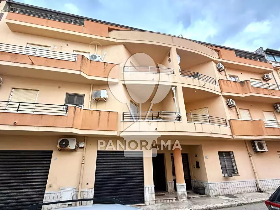 Immagine 1 di Casa trifamiliare in vendita  in Via IV Novembre a Balestrate