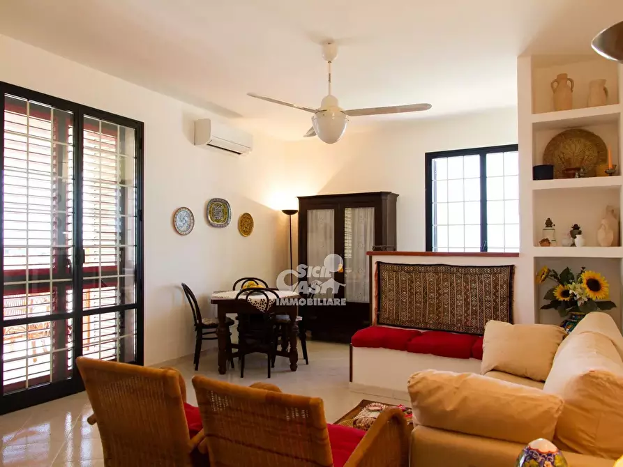 Immagine 2 di Casa trifamiliare in vendita  a Marsala