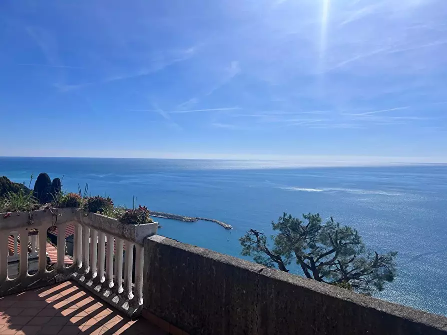 Immagine 1 di Casa trifamiliare in vendita  in Località Peidaigo, 15 a Ventimiglia