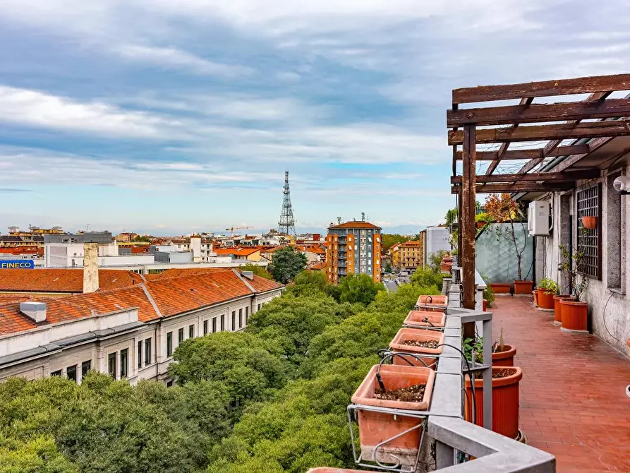 Immagine 1 di Casa trifamiliare in vendita  in Viale Lombardia a Milano