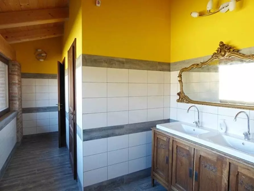 Immagine 11 di Attico in vendita  a Baldissero D'alba