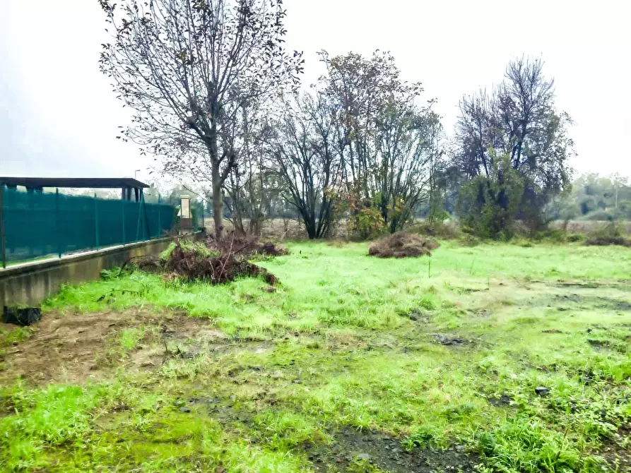 Immagine 1 di Terreno in vendita  a Traversetolo