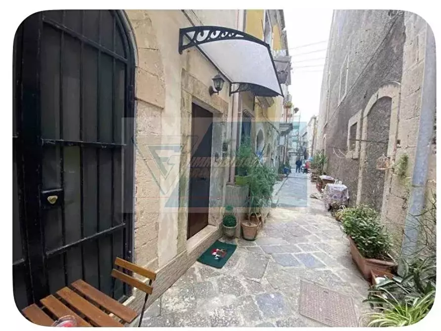 Immagine 2 di Monolocale in vendita  in Via Resalibera a Siracusa
