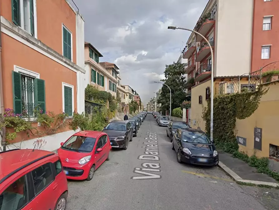 Immagine 2 di Casa trifamiliare in vendita  in Via Daniello Bartoli a Roma