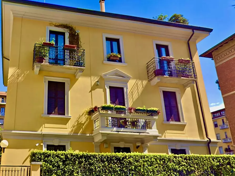 Immagine 1 di Casa trifamiliare in vendita  in Via Pinturicchio a Milano