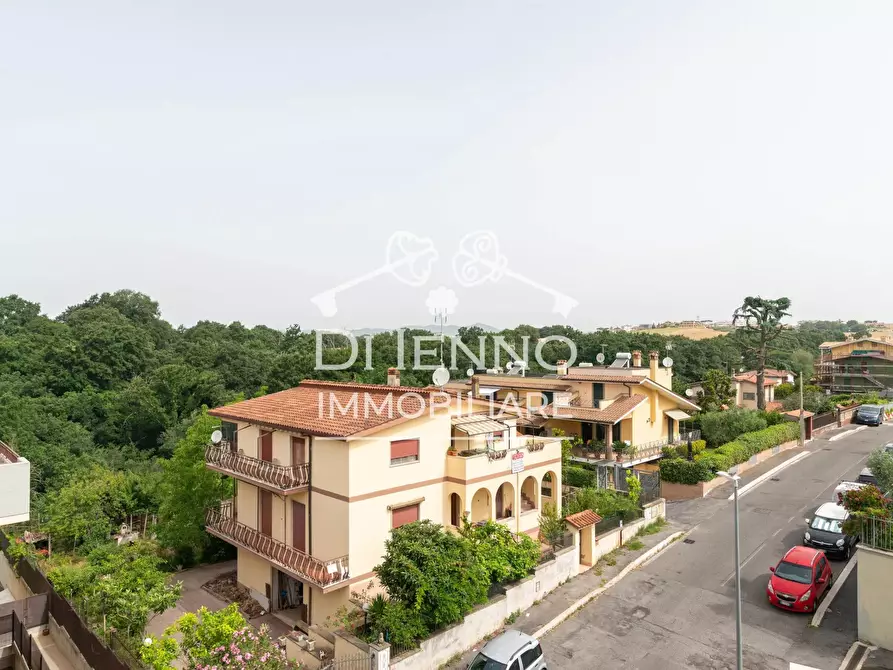 Immagine 23 di Casa trifamiliare in vendita  in Via Castenedolo a Roma