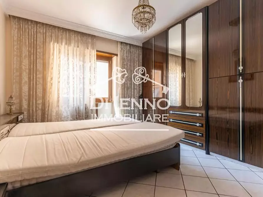 Immagine 6 di Casa trifamiliare in vendita  in Via Cairano a Roma