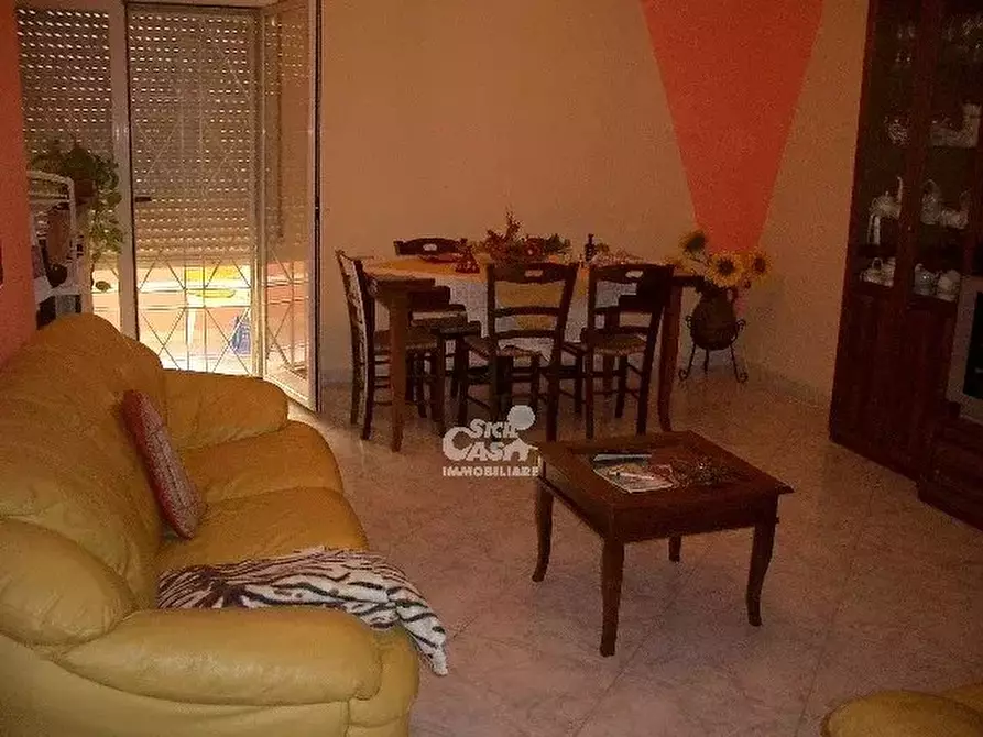 Immagine 2 di Casa trifamiliare in vendita  a Marsala