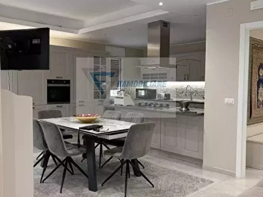 Immagine 1 di Casa trifamiliare in vendita  in Via San Giovanni a Buccheri
