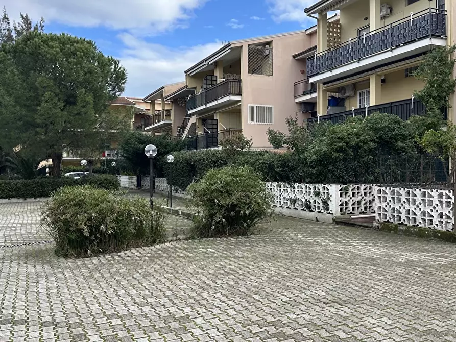 Immagine 1 di Casa trifamiliare in vendita  in Via delle Orchidee a Villapiana