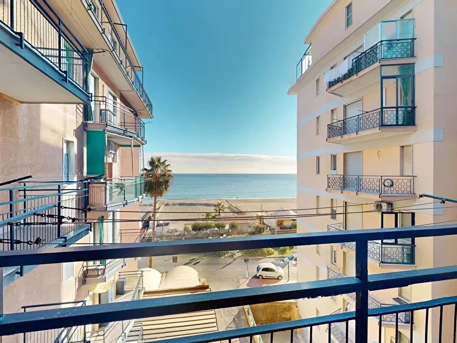 Immagine 1 di Casa trifamiliare in vendita  in Corso Europa 31 a Borghetto Santo Spirito