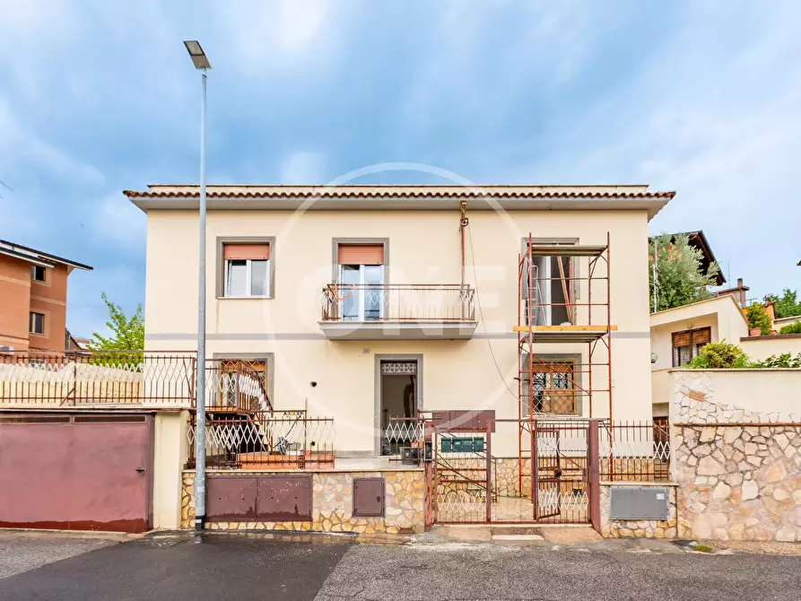 Immagine 1 di Casa trifamiliare in vendita  in Via Girolamo Bellarmati a Roma