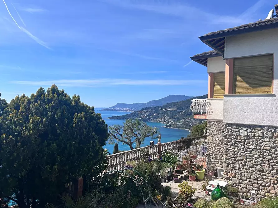 Immagine 2 di Casa trifamiliare in vendita  in Località Peidaigo, 15 a Ventimiglia