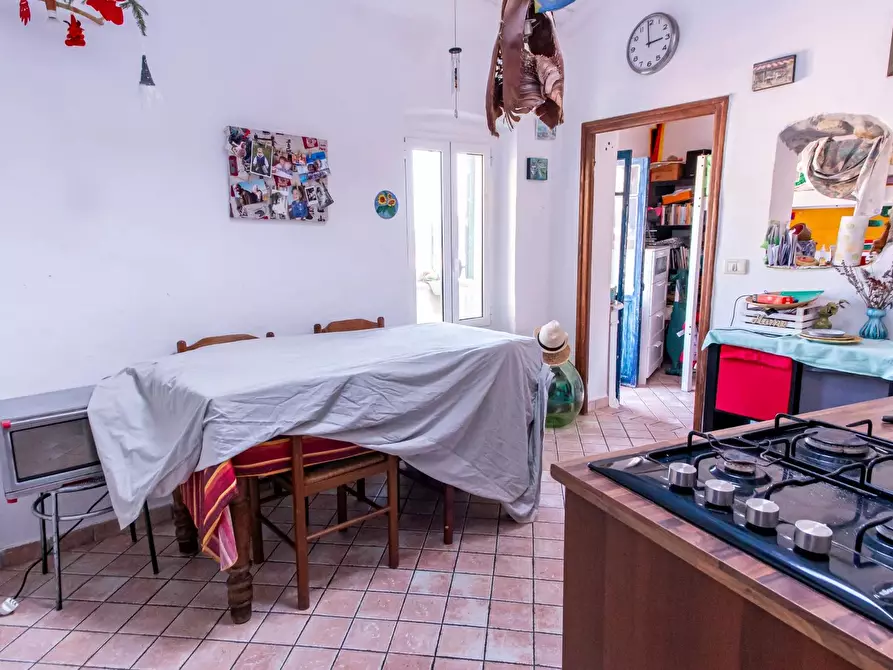 Immagine 5 di Casa trifamiliare in vendita  in Salita Alle Mura 18 a Ventimiglia