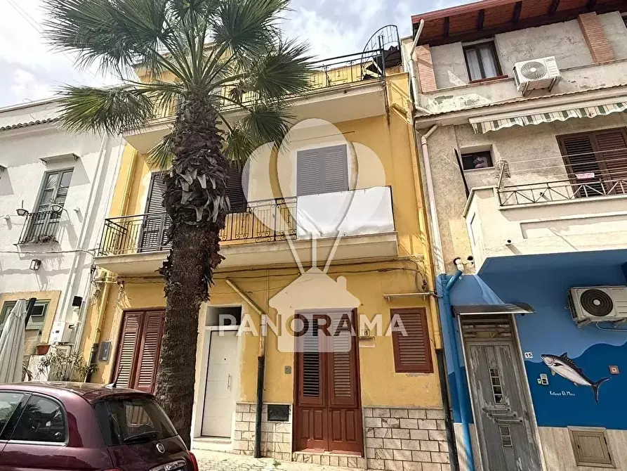 Immagine 1 di Casa trifamiliare in vendita  in Via Paolino Gesugrande a Balestrate