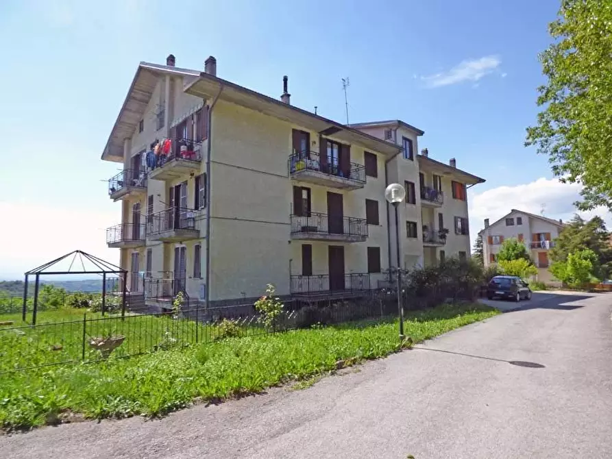 Immagine 1 di Casa trifamiliare in vendita  a Barolo