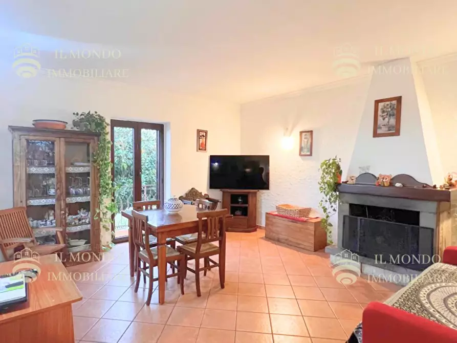 Immagine 12 di Casa trifamiliare in vendita  a Palombara Sabina