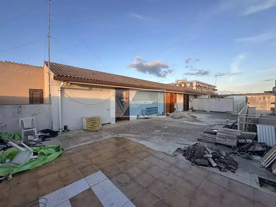 Immagine 1 di Casa trifamiliare in vendita  in Via Roma a Noto