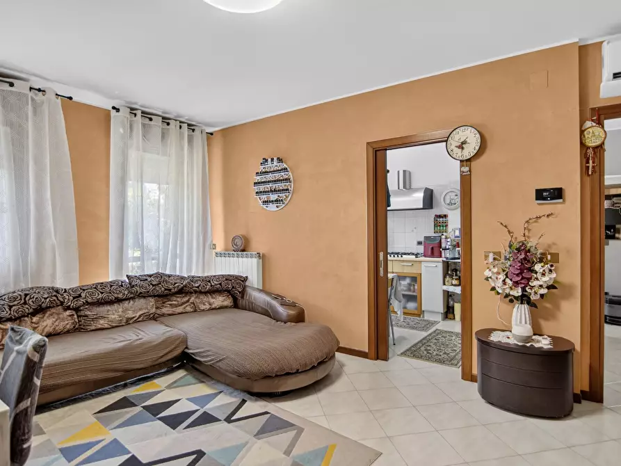 Immagine 10 di Casa trifamiliare in affitto  a Fosso'