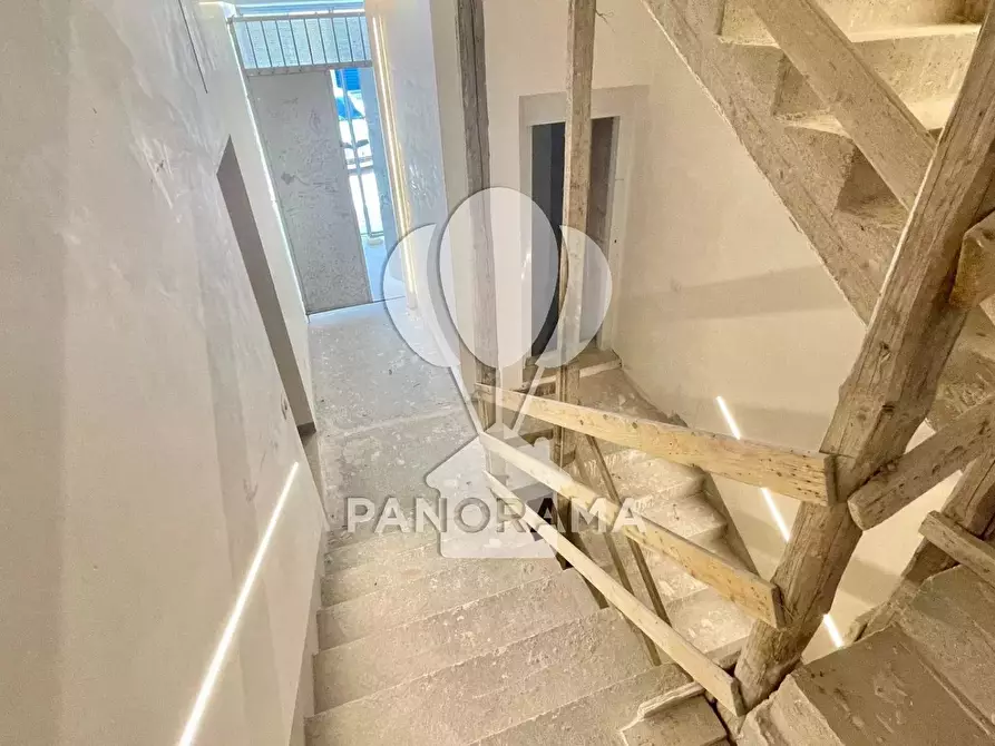 Immagine 11 di Casa trifamiliare in vendita  in via pertini a Alcamo