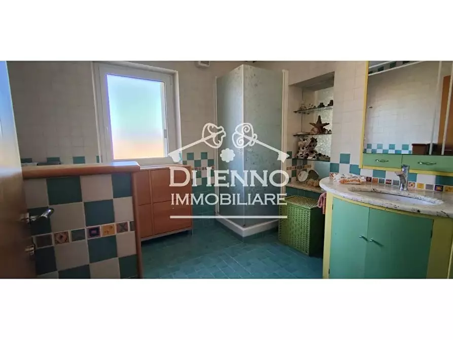 Immagine 27 di Casa trifamiliare in vendita  in Via Mongardino a Roma