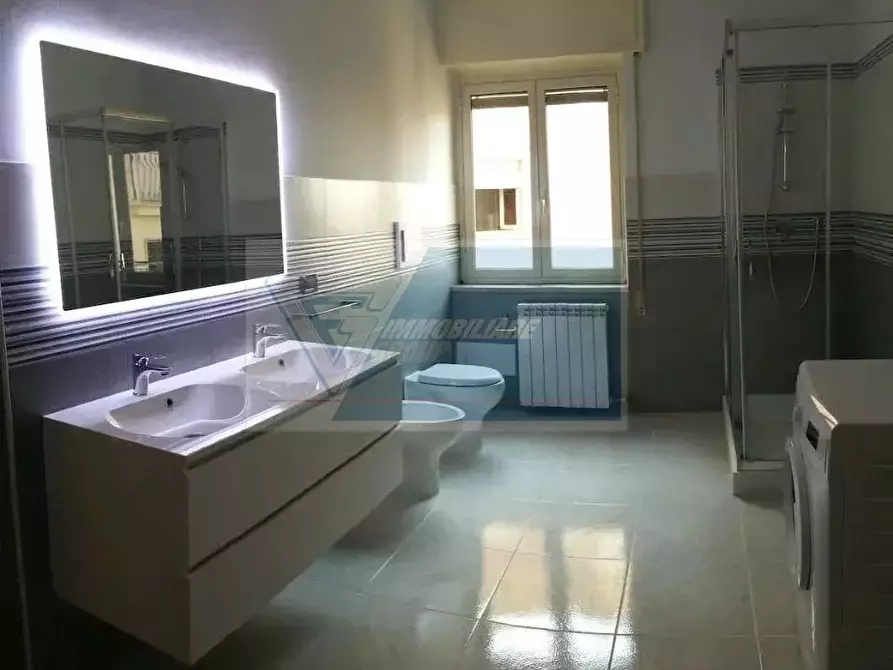 Immagine 10 di Casa trifamiliare in affitto  in Viale Teracati a Siracusa